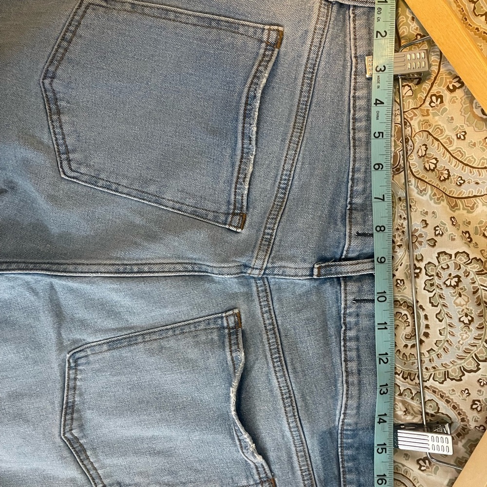 Abercrombie The Mom High Rise jeans. - Picture 4 of 5